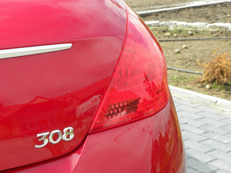 Peugeot 308 FL: Świeża twarz
