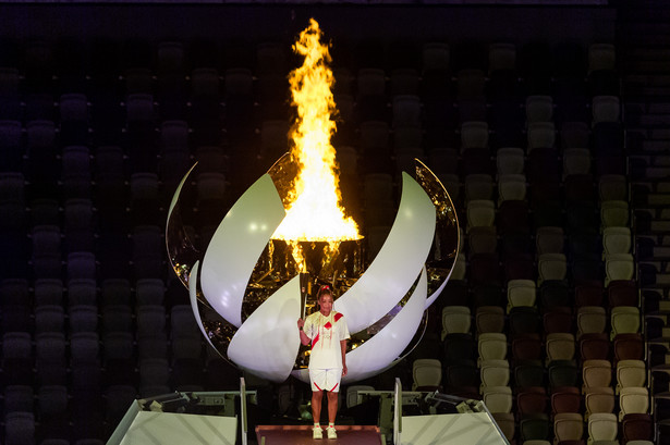 Naomi Osaka podczas ceremonii otwarcia IO w Tokio