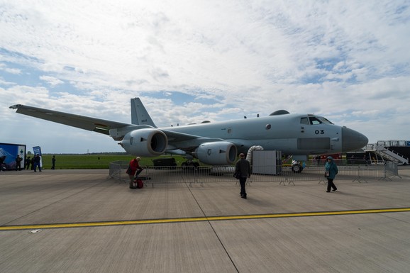 PRVI LET "RUŽNOG PAČETA" Japan predstavio novi avion za elektronsko ratovanje: Svi komentarišu IZGLED, a evo po čemu je još poseban (FOTO)