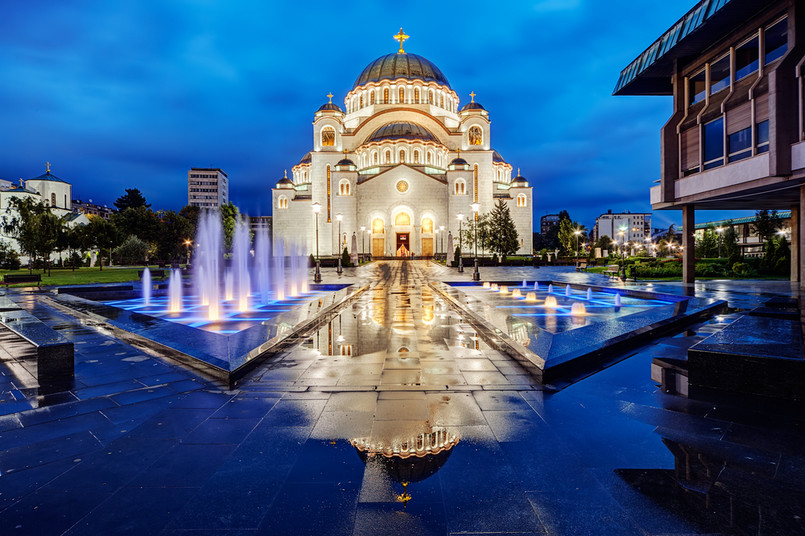 Belgrad, Serbia. 7 dni, od 453 zł Stolica Serbii stale zyskuje sympatię zachodnich Europejczyków. Pomimo braku dostępu do morza oferuje atrakcje dla każdego. Belgrad pełen jest zabytkowego budownictwa, ale też tętni życiem całą noc, co oznacza, że jest idealnym kierunkiem dla młodych i aktywnych osób. Niecałe dwie godziny lotu, bezpośrednie połączenie i… można cieszyć się tygodniowym wypoczynkiem (22-29.05)