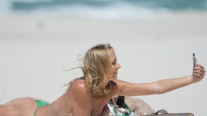 Spavala sa 300 LJUDI za godinu dana, a onda je POZVAO OTAC i zbog njegovih reči zamalo da dobije SRČKU