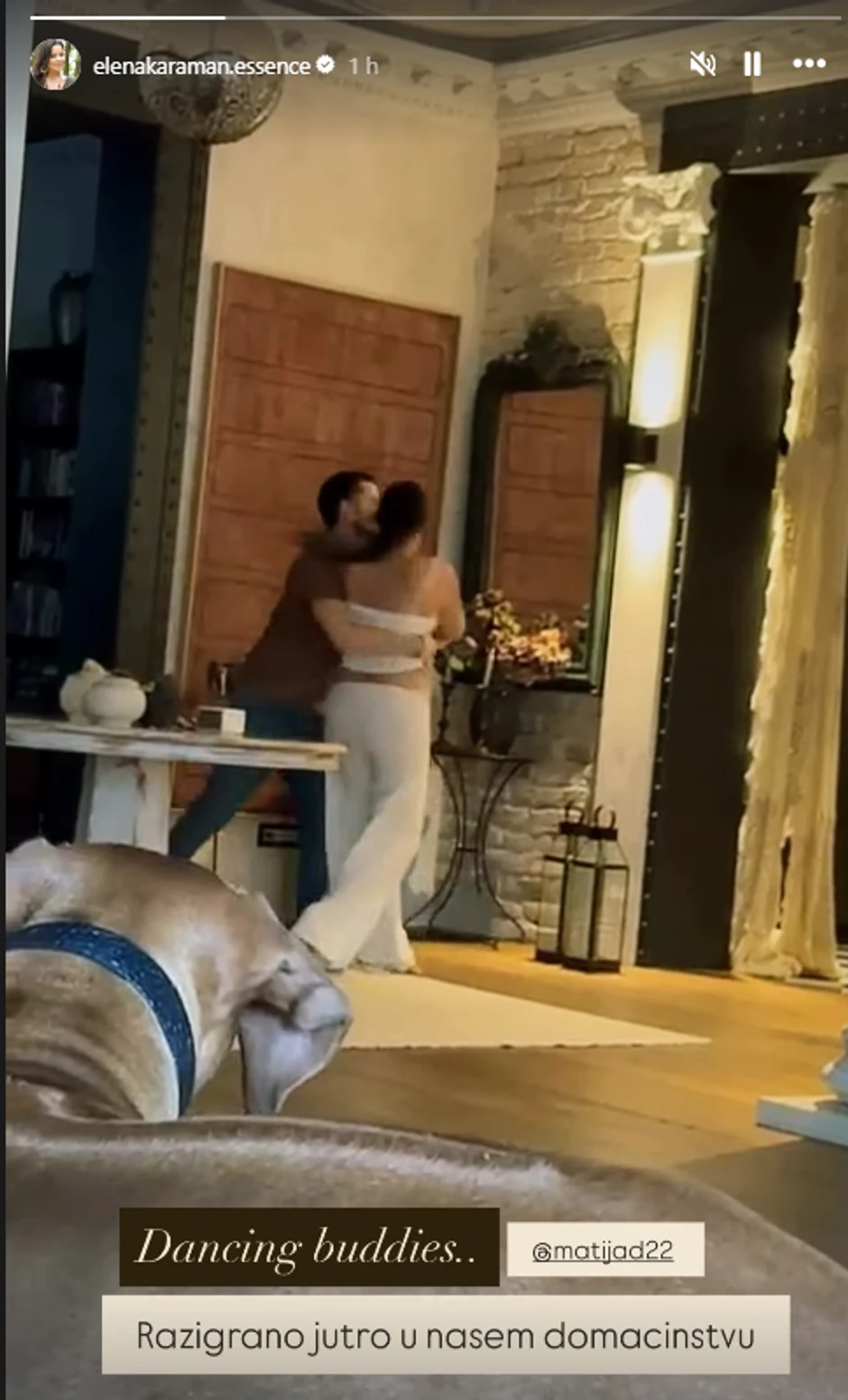 Elena Karaman pleše sa sinom