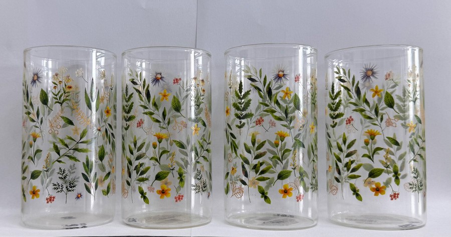 ÚVZ draws attention to the unsatisfactory glass cup decorated with flowers and leaves from China.