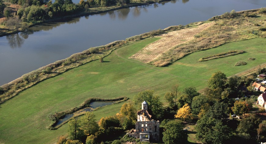 Niezależnie od tego, czy planujesz krótki spacer, rodzinny piknik czy aktywny dzień na rowerze - w Obornikach Śląskich każdy znajdzie przestrzeń dla siebie.