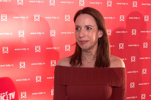 "Najmanje jednom godišnje se pitam ko sam i kuda idem" Milica Zarić NE PRISTAJE NA SVE zarad karijere i bez zadrške priznaje:"Granice sam uvek znala da postavim" (VIDEO)