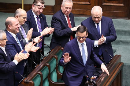 Tak nagradzano w rządzie PiS. Prawie 100 mln zł, a licznik wciąż bije