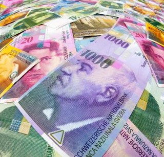 Na zadłużonych we frankach wyrósł potężny kantorowy biznes