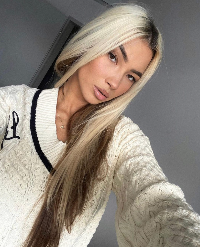 Speváčka Ronie. 