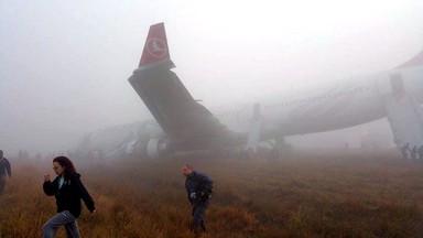 Nepal: Krok od tragedii. Samolot pasażerski wypadł z pasa