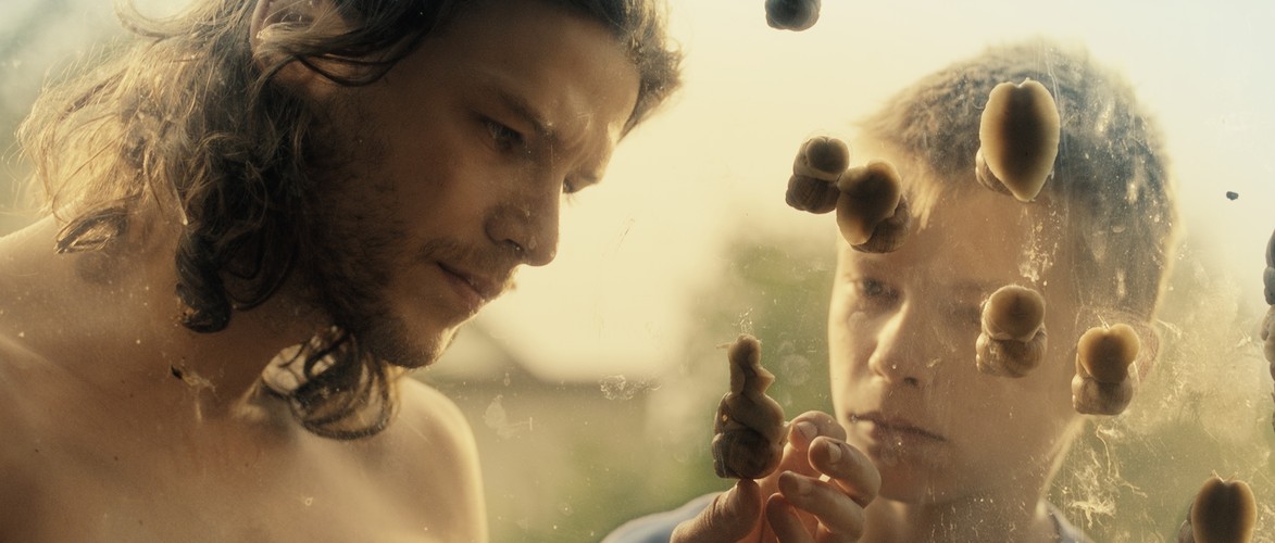 Mateusz Kościukiewicz w filmie 'W imię...'