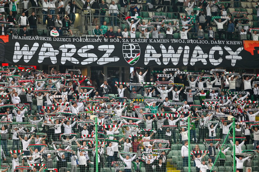 Oprawa legionistów podczas meczu z Górnikiem Zabrze w ramach 4 kolejki Ekstraklasy w dniu 19.09.2020 (fot. Marcin Banaszkiewicz / FOTONEWS / Newspix.pl)