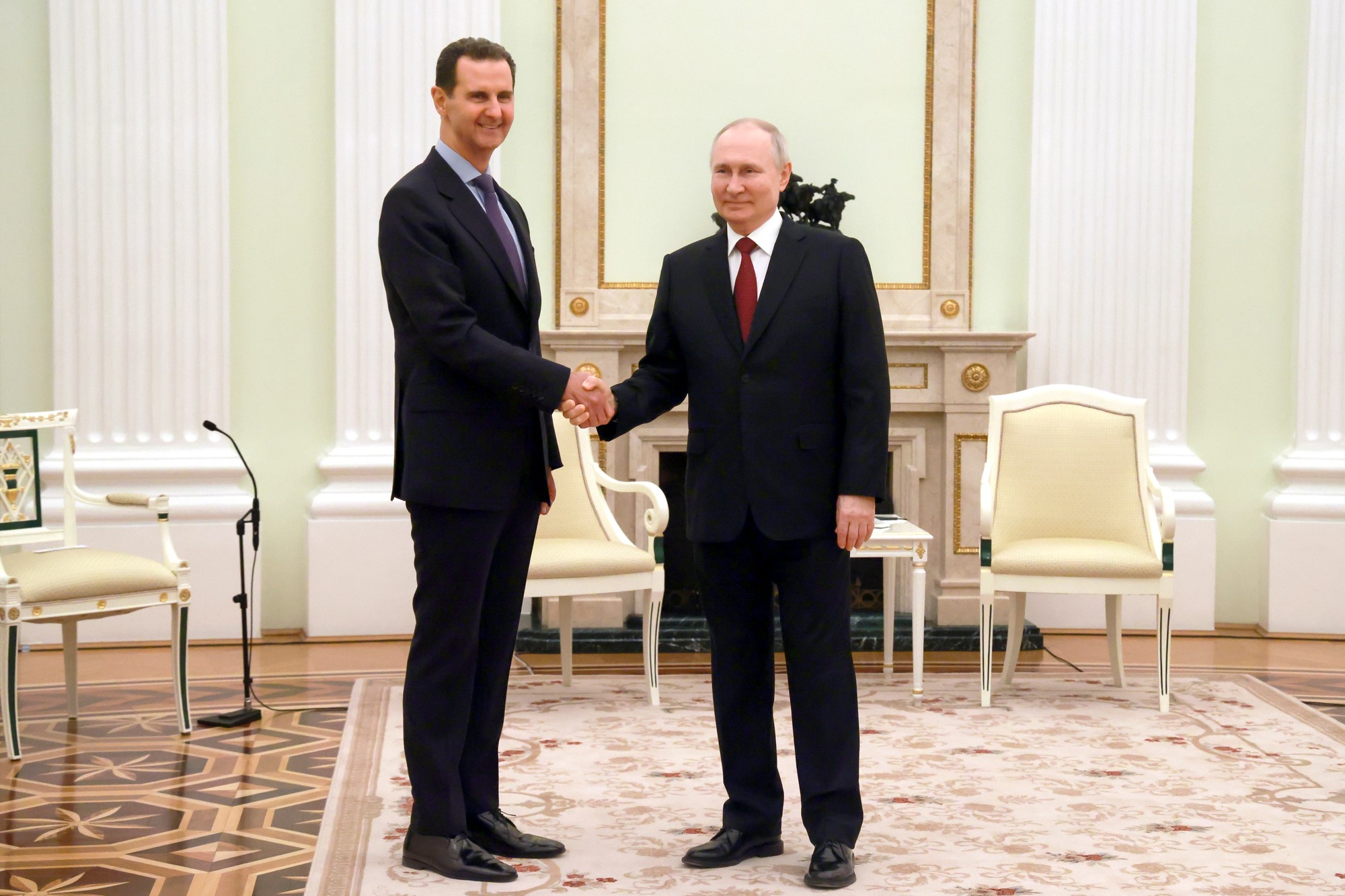 Ruský prezident Vladimir Putin a sýrky prezident Bašár Asad pózujú počas stretnutia v Moskve v stredu 15. marca 2023.