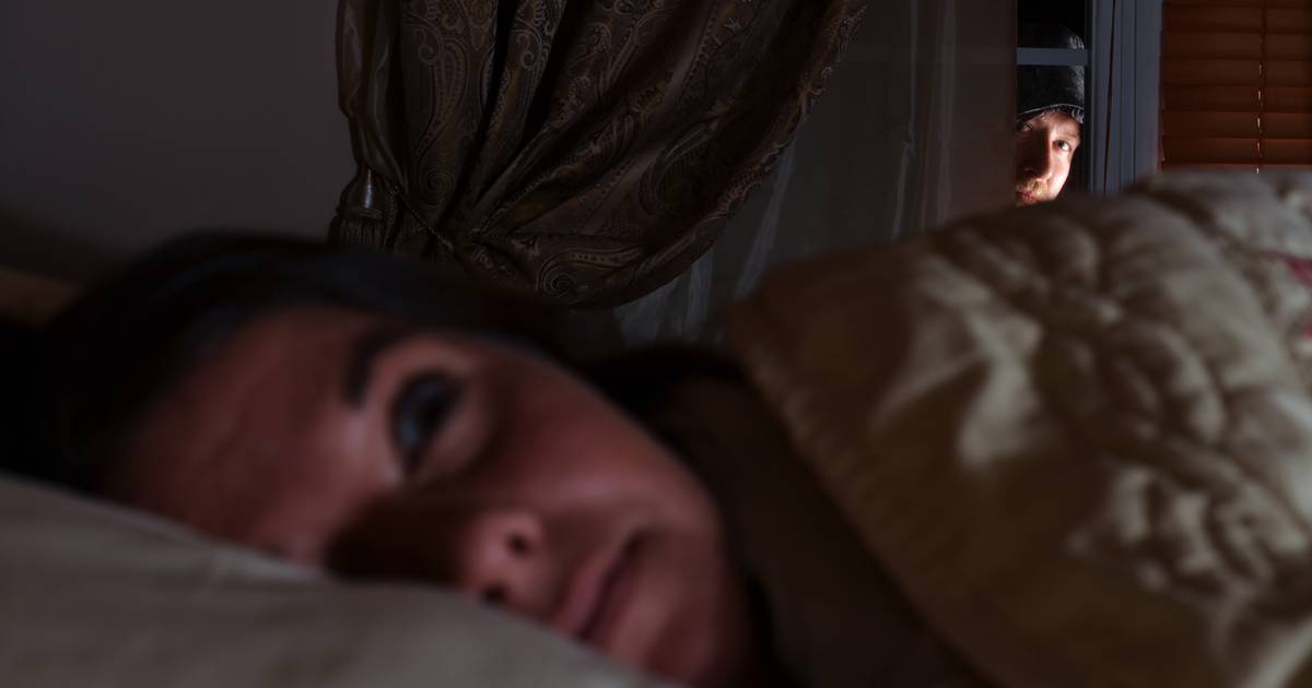 "Śliscy" współlokatorzy w mieszkaniach. "Nocą patrzył, czy śpię"