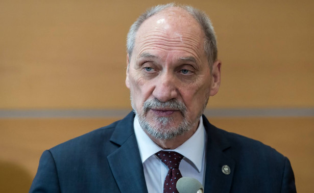 Posłowie PO przed podkomisją smoleńską. "Macierewicz kompletnie oszalał"