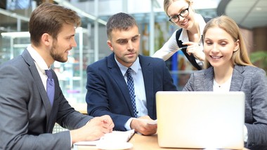 dodatki stażowe i jubileuszówki nie mogą być wypłacane na zasadach gorszych niż w sferze budżetowej