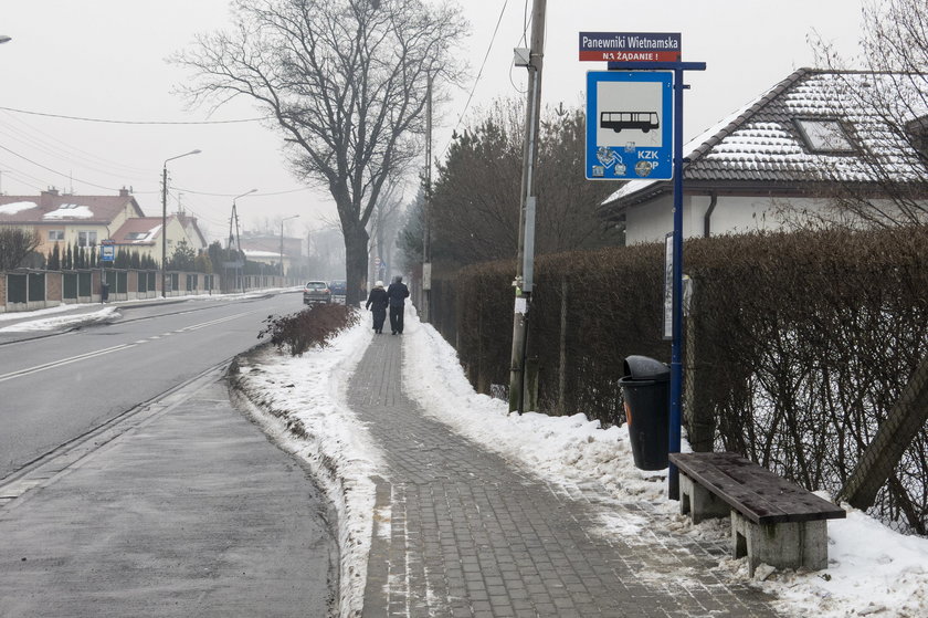 Po naszej interwencji  postawią wiatę i ławeczki