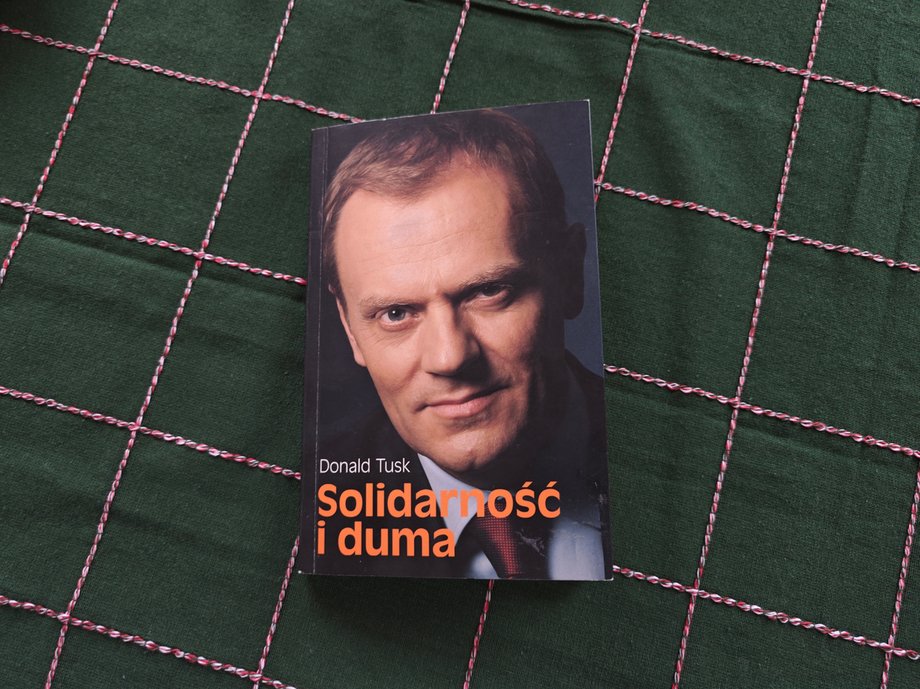 "Solidarność i duma" została wydana w 2005 r. Wtedy Tusk jeszcze nie był pierwszoligowym politykiem