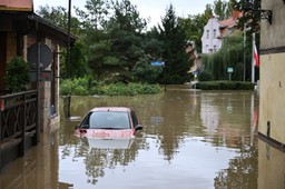 Dramatyczna sytuacja mieszkańców Głuchołazów, Lądka-Zdroju i Kłodzka. Oto krajobraz po fali powodziowej [GALERIA]