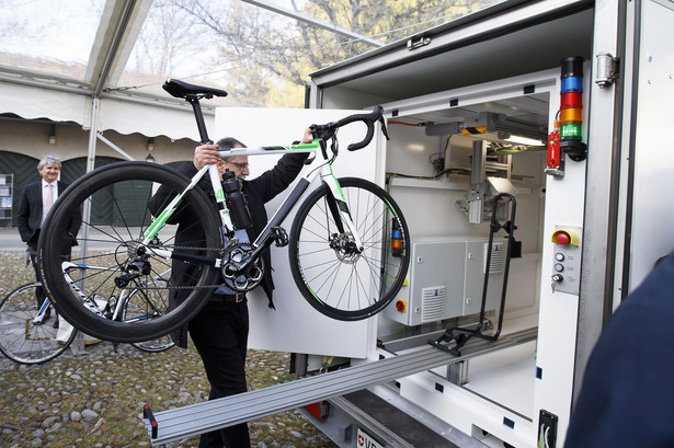 UCI wypowiada wojnę dopingowi technologicznemu. Będzie prześwietlać rowery promieniami rentgena