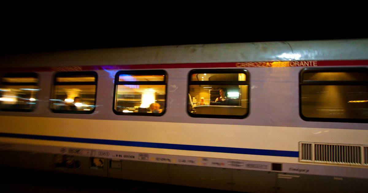 Polacy o alkoholu w wagonach WARS. "W drodze śpiewaliśmy piosenki z obsługą"