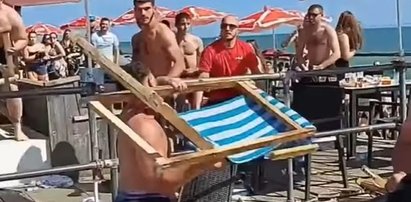 Awantura na plaży. W ruch poszły leżaki i szklane butelki. FILM