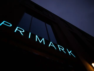 Chociaż Primark wywodzi się z Irlandii, najwięcej sklepów ma po sąsiedzku - w Wielkiej Brytanii