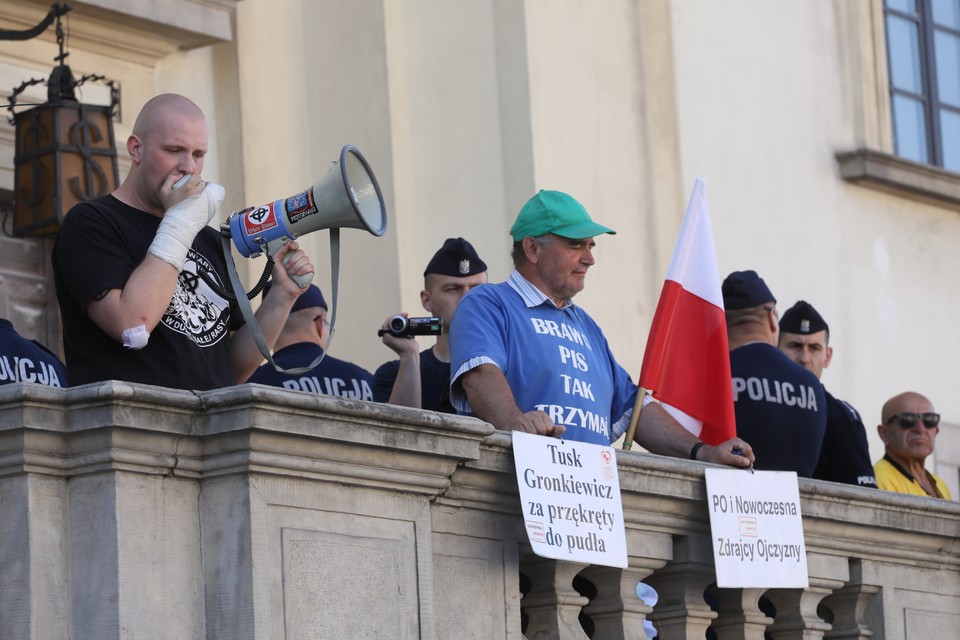 18512155 - WARSZAWA MARSZ WOLNOŚCI KONTRMANIFESTACJA (kontrmanifestacja)