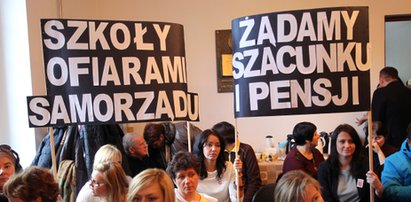 Nauczyciele protestowali, bo nie dostali pensji