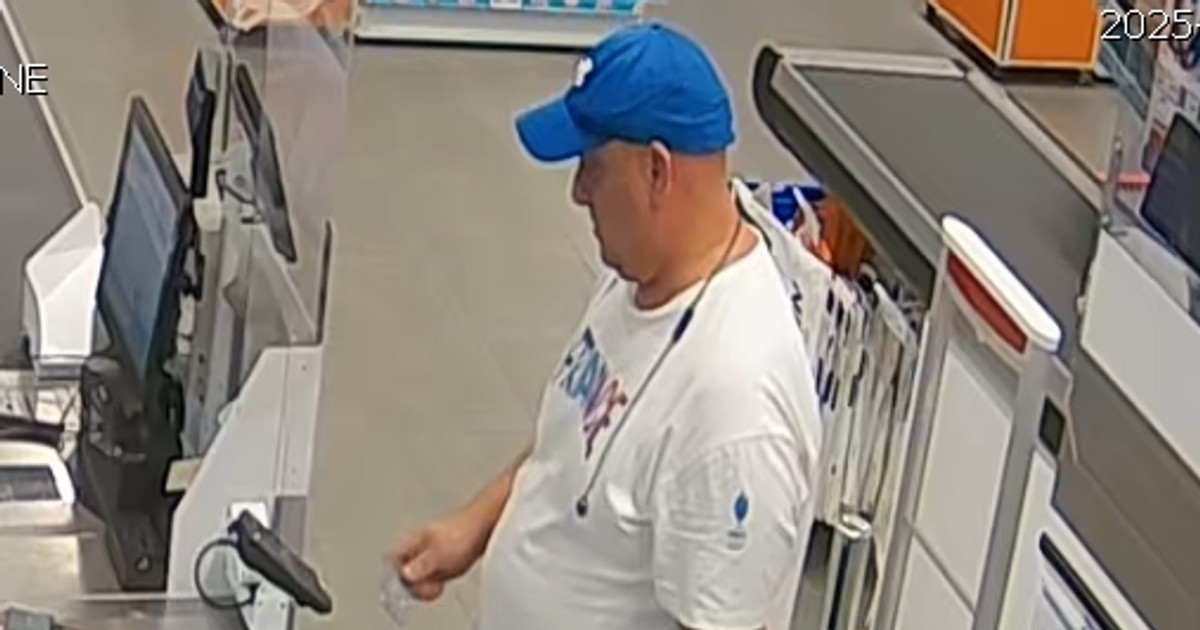 Na koszulce "France", a na głowie niebieska czapka. Szukają tego mężczyzny