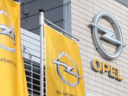 Opel zamyka dwie fabryki