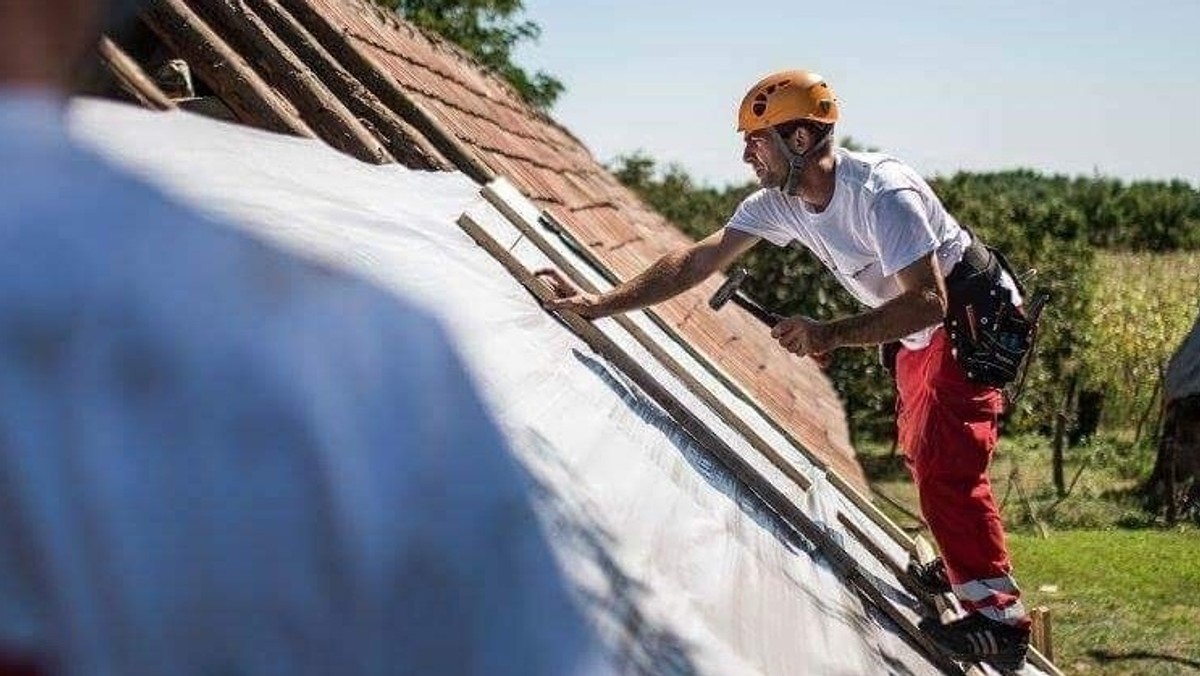 Członkowie i wolontariusze Polskiego Czerwonego Krzyża w dalszym czasie pracują na całym obszarze wymagającym wsparcia po nawałnicy. Pomorski Oddział Okręgowy PCK dokonuje na bieżąco zakupów dla najbardziej potrzebujących i apeluje o dalsze wpłaty na konto organizacji – bez tego nie możemy skutecznie pomagać.