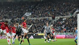 Piłkarz Manchesteru United ukarany za homofobiczne uwagi. Nazwał rywala gejem