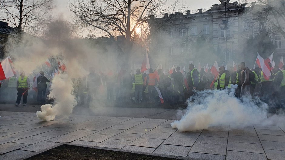 Protest rolników przed Kancelarią Premiera 27 lutego