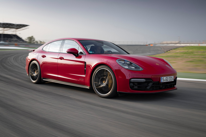 Porsche Panamera GTS - rodzinna rakieta