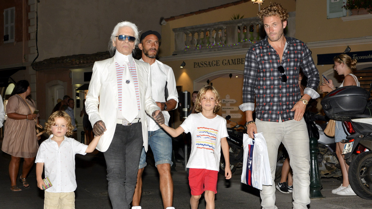 Karl Lagerfeld z rodziną na zakupach w Saint Tropez