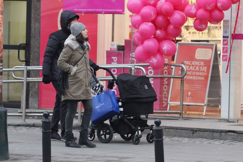 Anna Czartoryska na spacerze z mężem i dziećmi