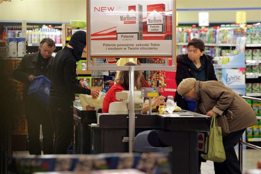 Niegrzeczny Nergal na zakupach. FOTY