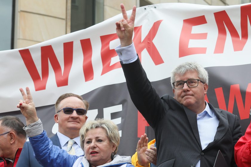 Protest "Solidarności" w Warszawie. "Ręce precz od Polski!"