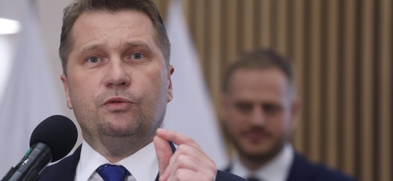 Minister Czarnek broni Oskara Szafarowicza i "wolności słowa". "To komunistyczny zamordyzm!"