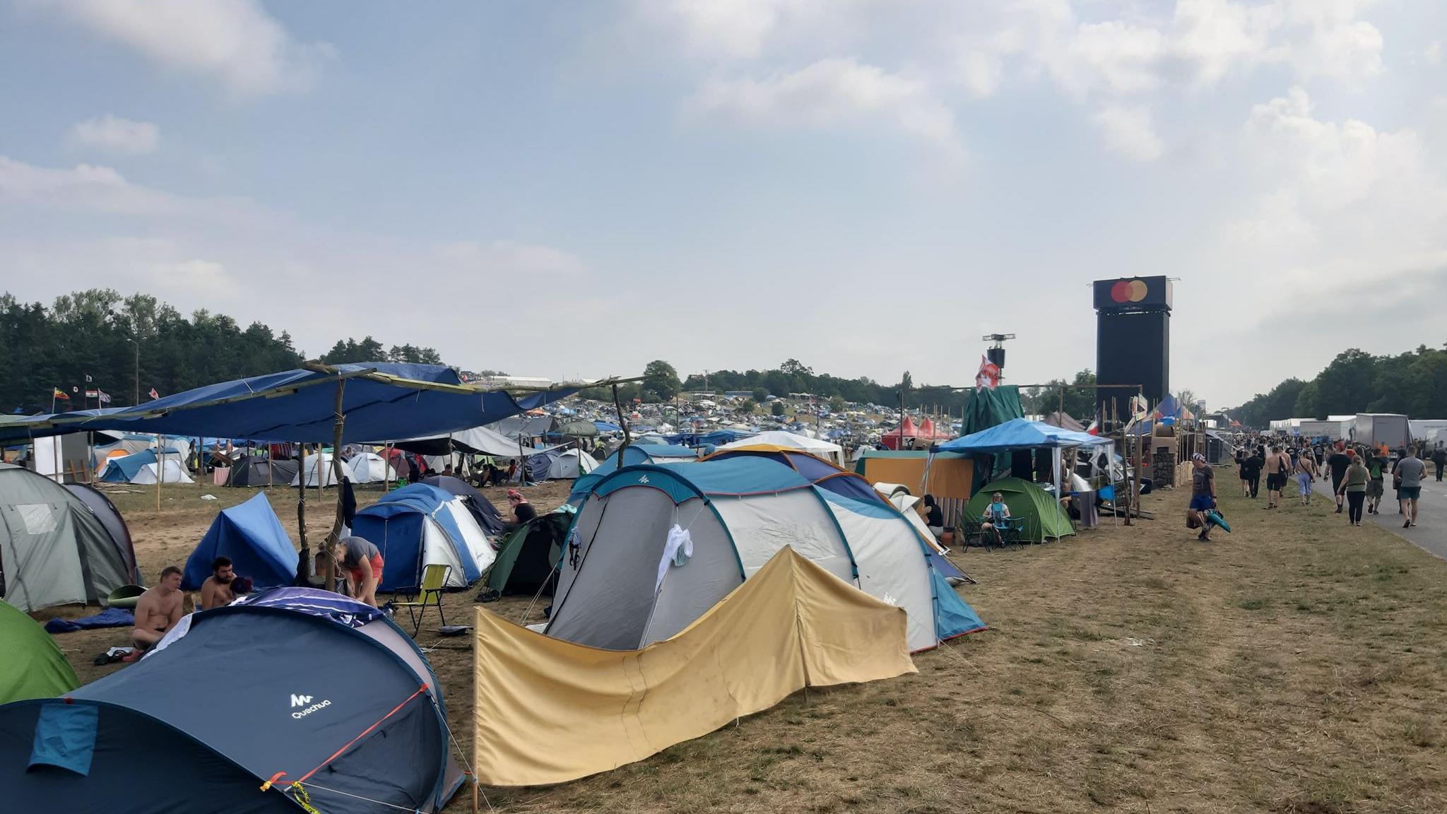 Kostrzyn Nad Odra Uczestnicy Pol And Rock Zjezdzaja Sie Na Miejsce Wiadomosci