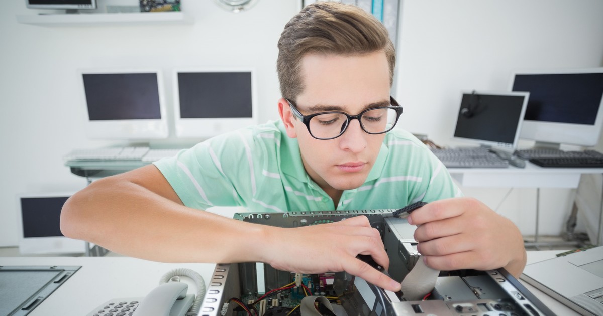 Ile zarabia informatyk 2021? Wzrost zarobków większy od oczekiwań