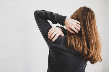 Ezek a problémák okozhatják azt, ha fáj a keze, mikor felemeli