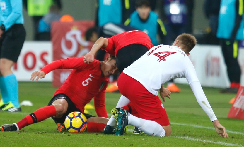 Łukasz Teodorczyk (P) i Hyun-soo Jang (L)