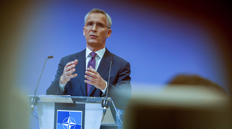 A NATO-főtitkár kijelentette, továbbra is támogatják Kijevet / Fotó: MTI/AP/Olivier Matthys