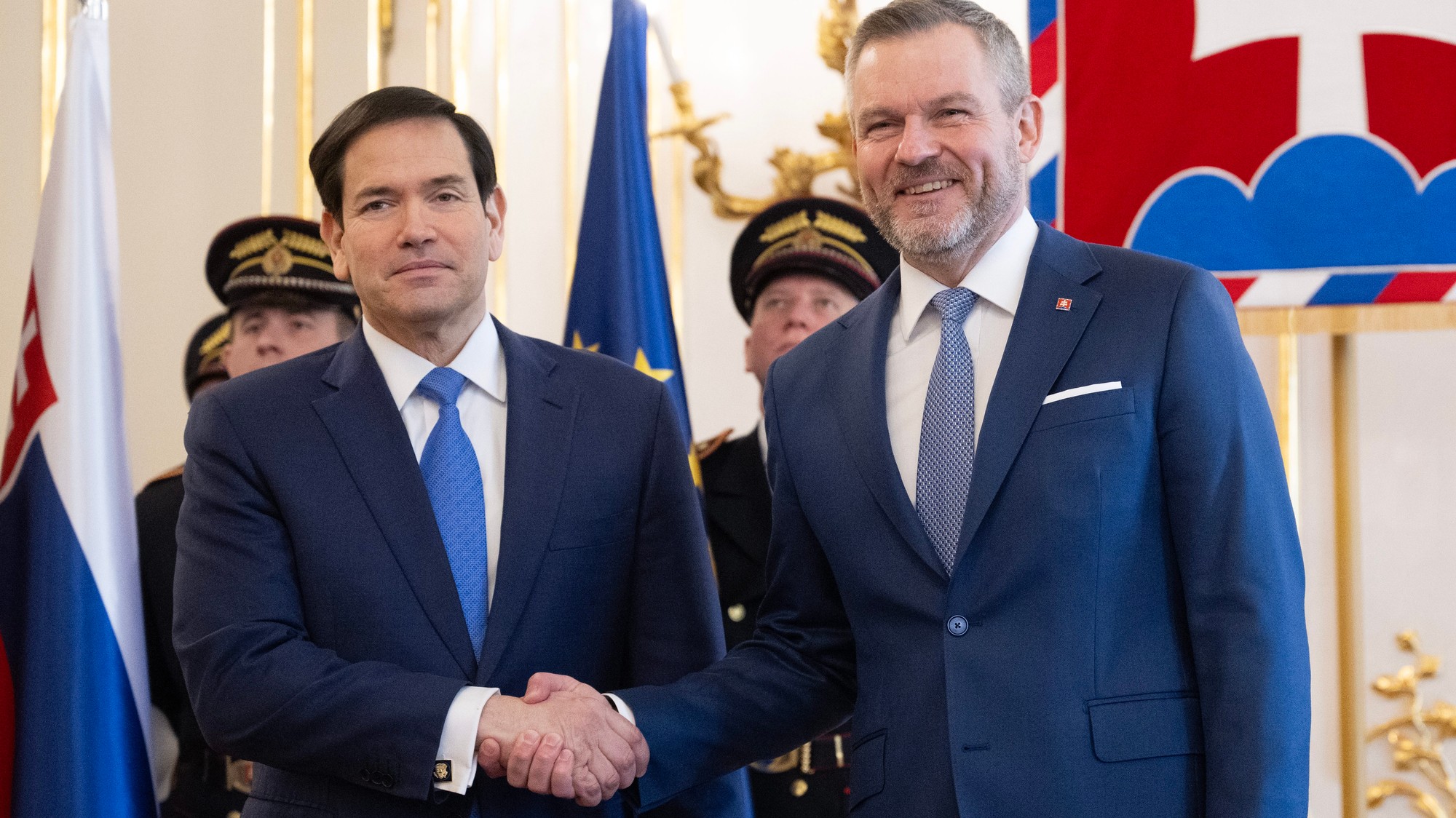Americký minister zahraničných vecí Marco Rubio s Pellegrinim počas prijatia v Prezidentskom paláci 15. februára 2026 v Bratislave.