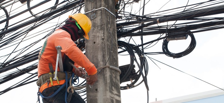 Usuwanie szkód i odbudowa części linii energetycznych na południu Polski - do wtorku