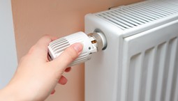 "Pasożytnictwo cieplne". Spółdzielnie kontrolują temperaturę w mieszkaniach