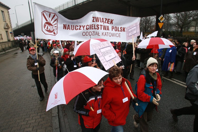 Kilkanaście tysięcy nauczycieli z całej Polski protestuje w Warszawie