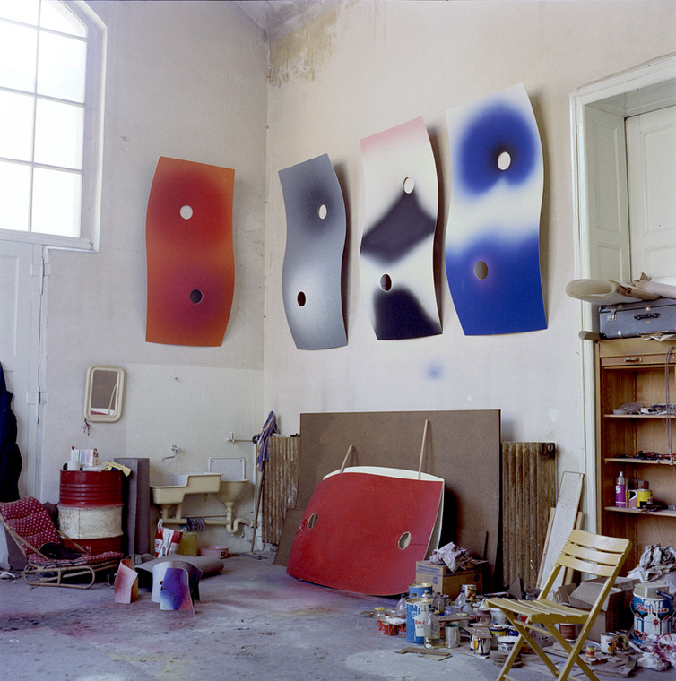 Wnętrze pracowni Wojciecha Fangora w Berlinie (1965).