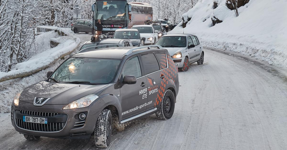 à partir du 1er novembre 2021, les pneus hiver ou les chaînes sont obligatoires